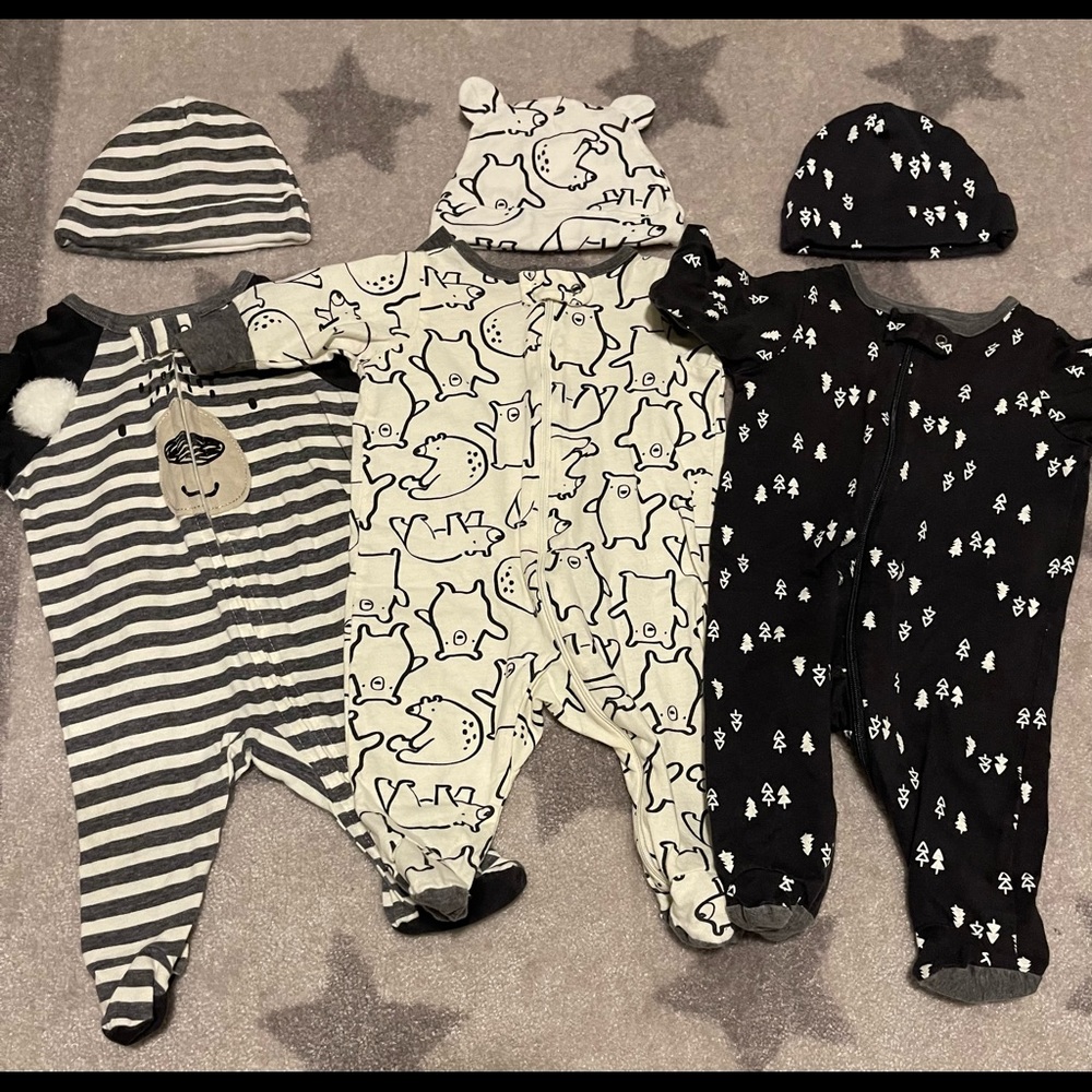 Gerber onesies with matching sleepers and hats - Picture 2 of 3